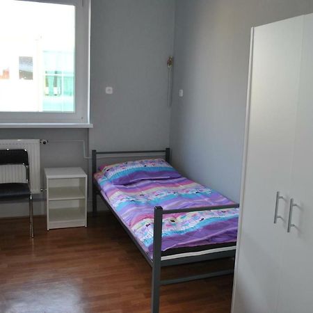 Hostel Pod Topolami Zielona Gora  Luaran gambar