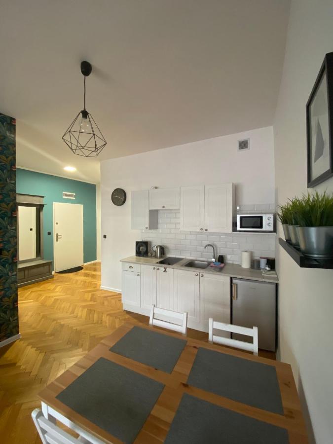 Hostel Pod Topolami Zielona Gora  Luaran gambar
