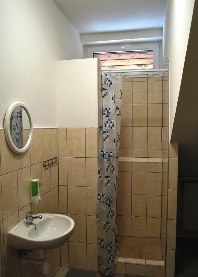 Hostel Pod Topolami Zielona Gora  Luaran gambar