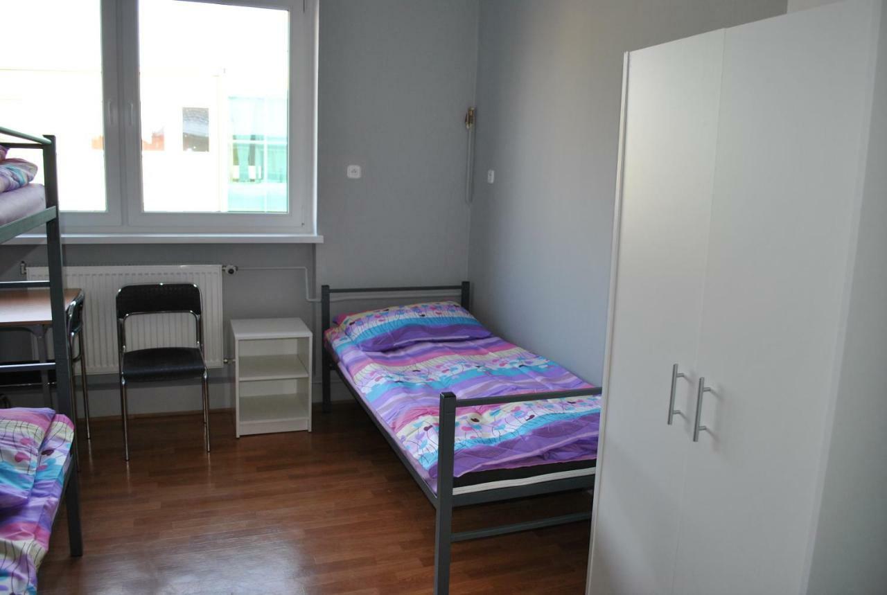Hostel Pod Topolami Zielona Gora  Luaran gambar