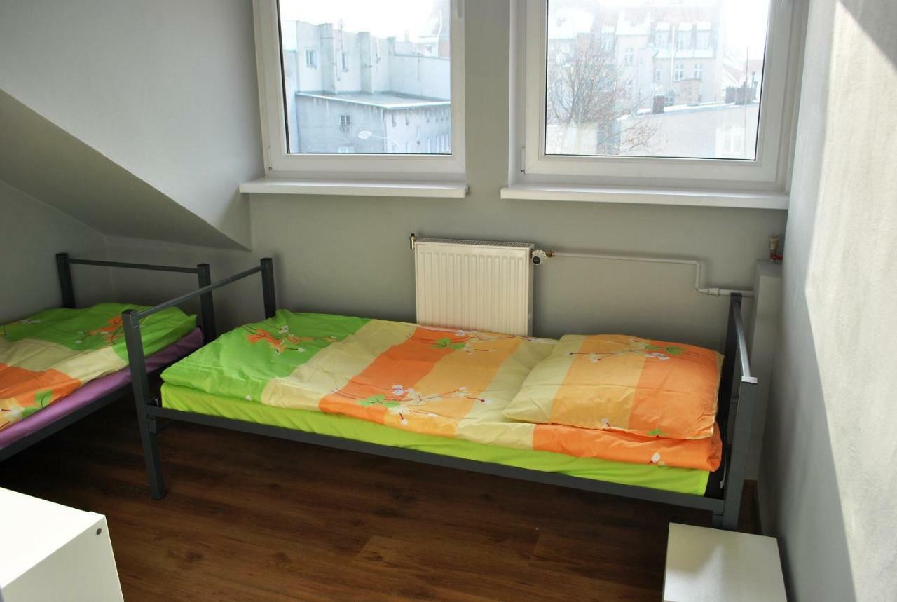 Hostel Pod Topolami Zielona Gora  Luaran gambar