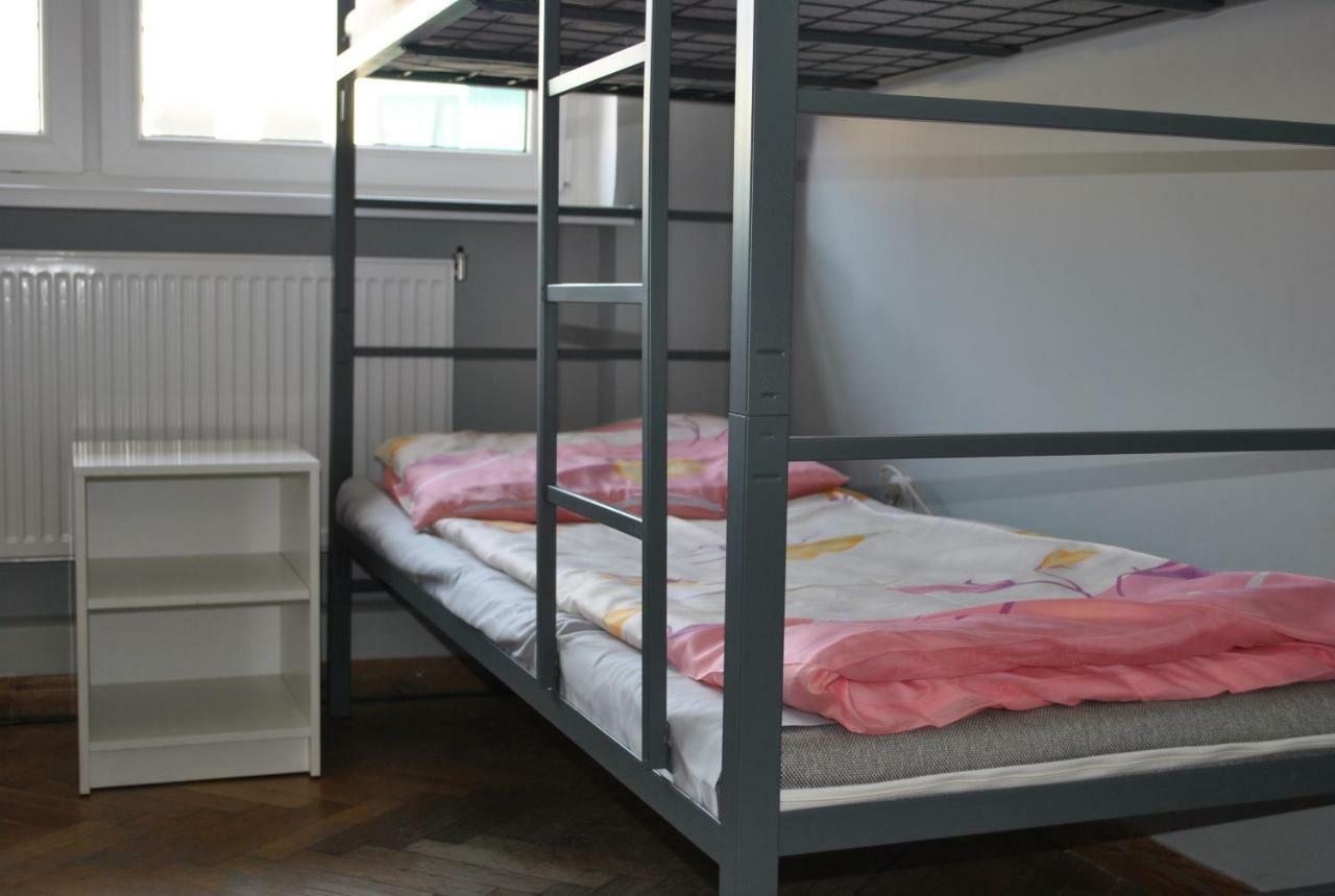Hostel Pod Topolami Zielona Gora  Luaran gambar