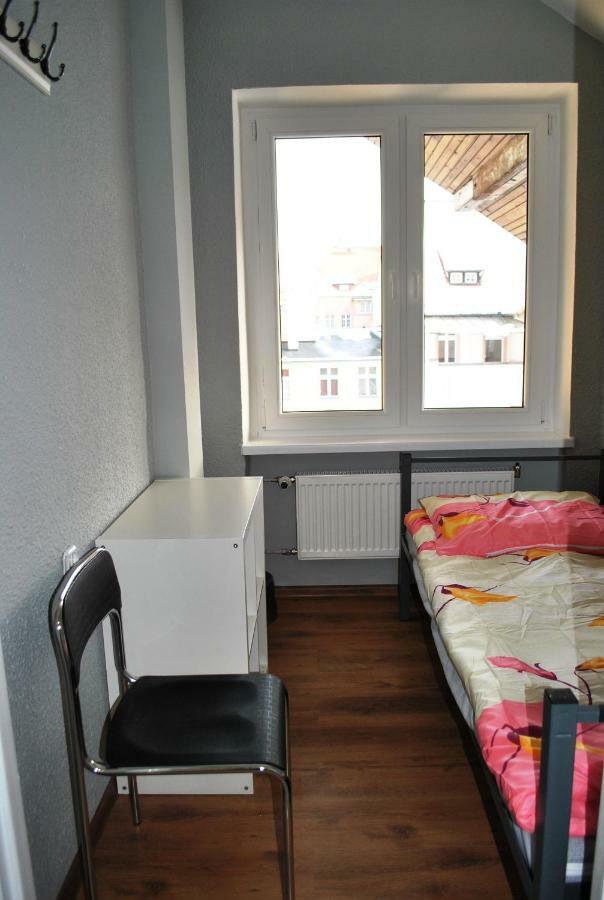 Hostel Pod Topolami Zielona Gora  Luaran gambar