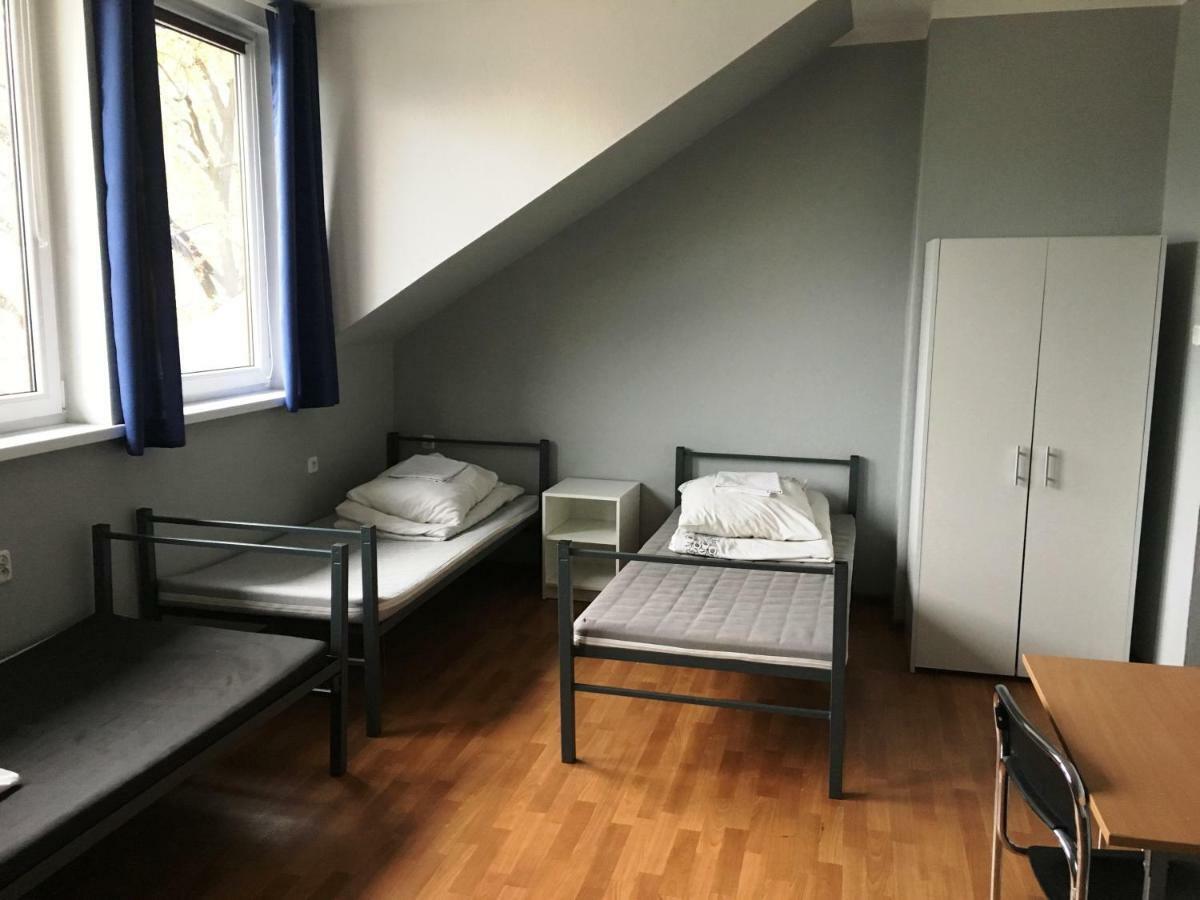 Hostel Pod Topolami Zielona Gora  Luaran gambar